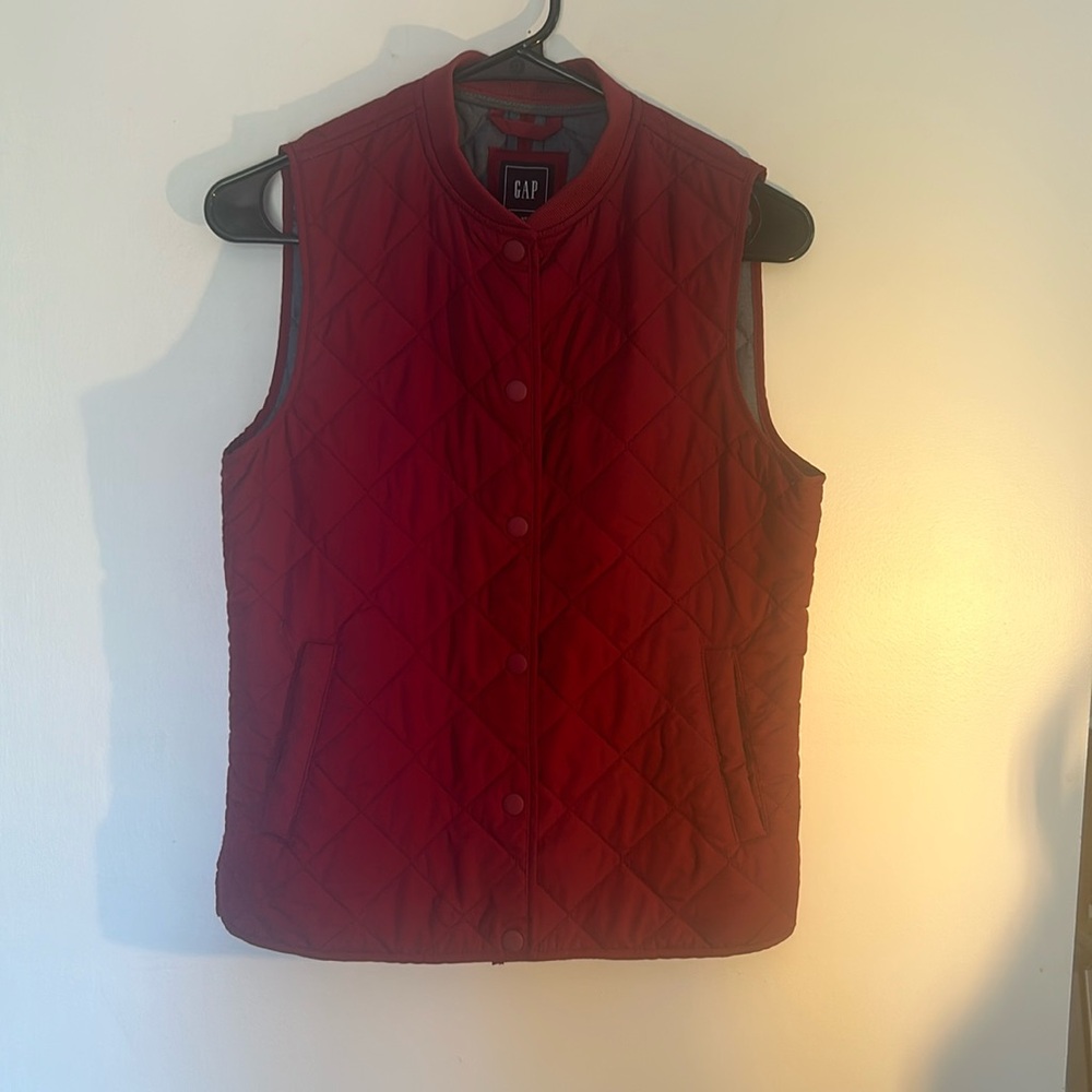 Lightweight maroon snap